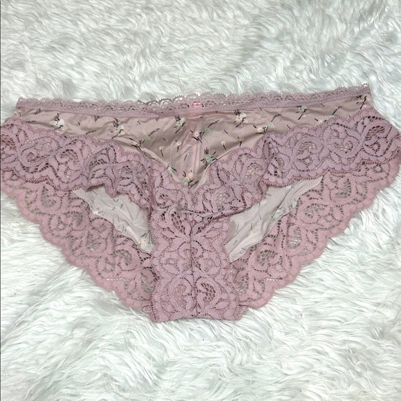 Victoria’s Secret hipster panties - Picture 1 of 3